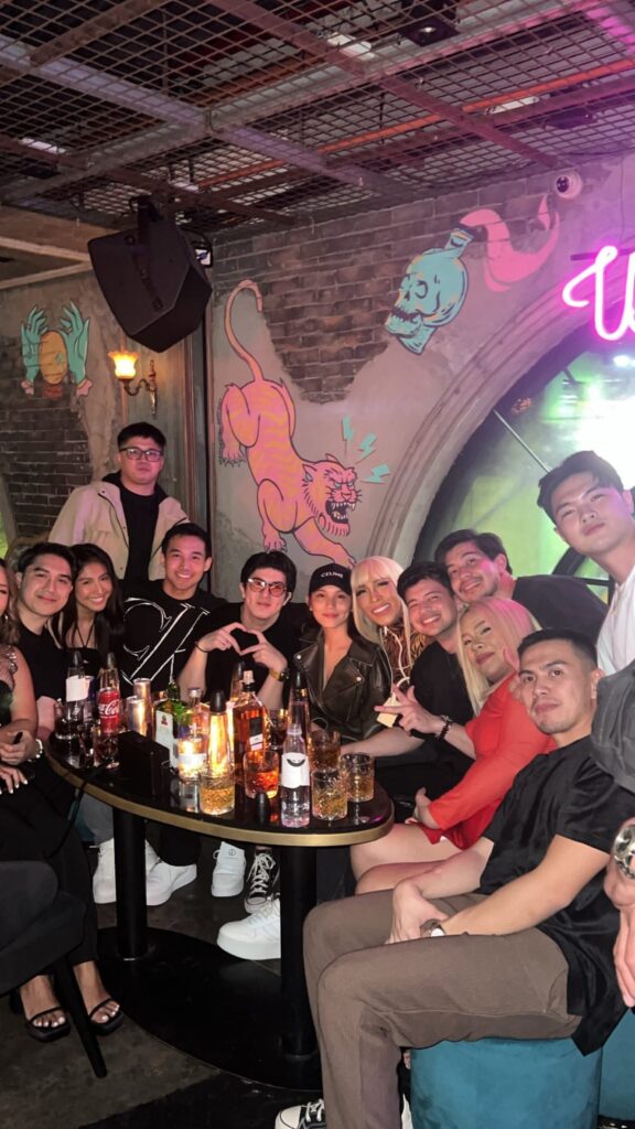 Vice Ganda hangs out with newfound friends