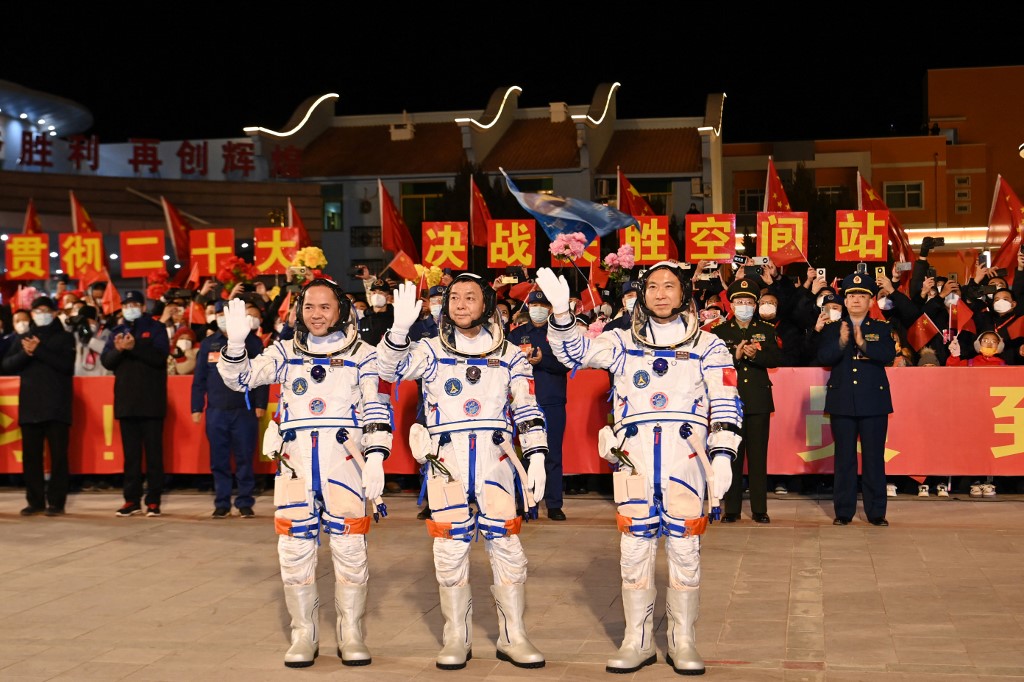 China to send youngest-ever crew to space station