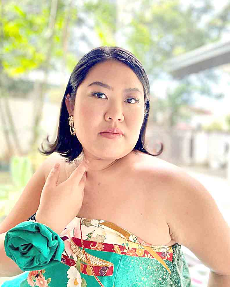 Rachel Ngan Dueñas: Brushin blossom