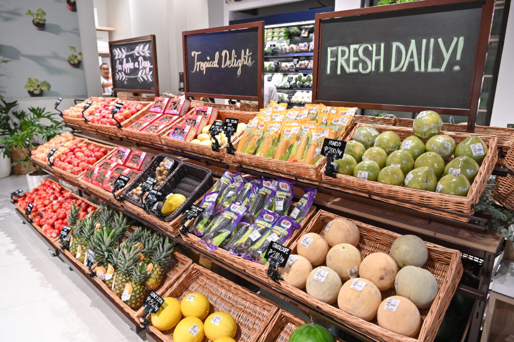 A grocery and restaurant in one with a neighborhood feel