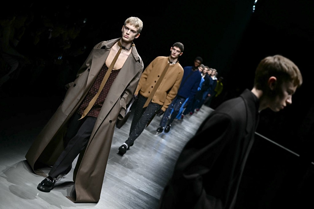 New Gucci designer blends elegance, fantasy with men's Milan debut